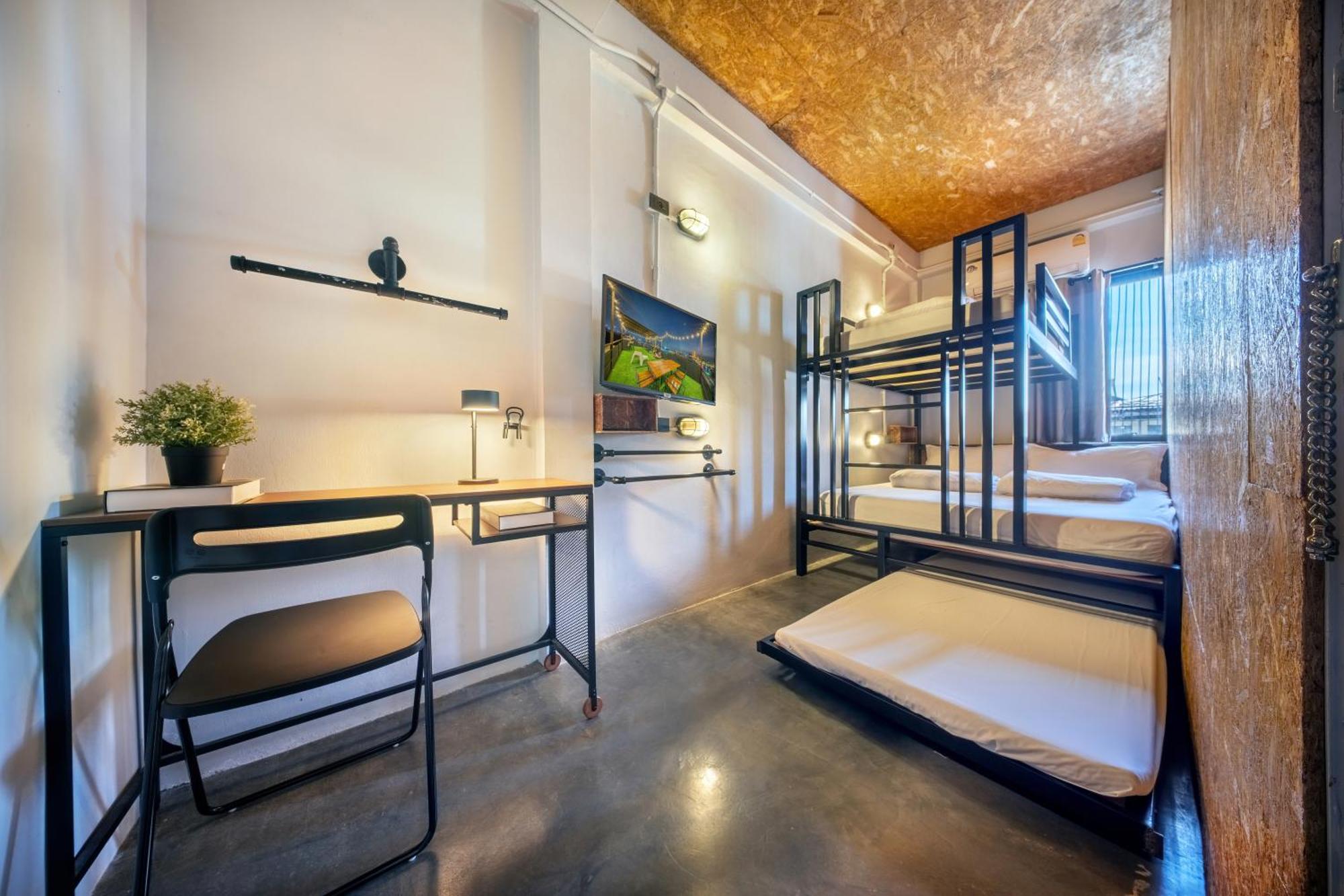 Ralph Bangkok Hostel Buitenkant foto