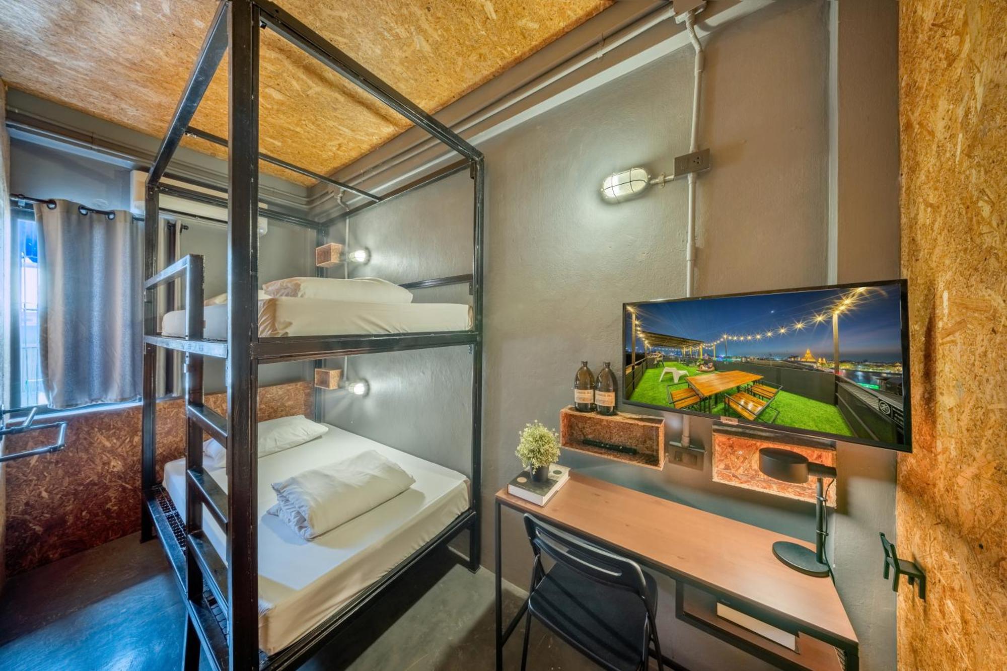 Ralph Bangkok Hostel Buitenkant foto