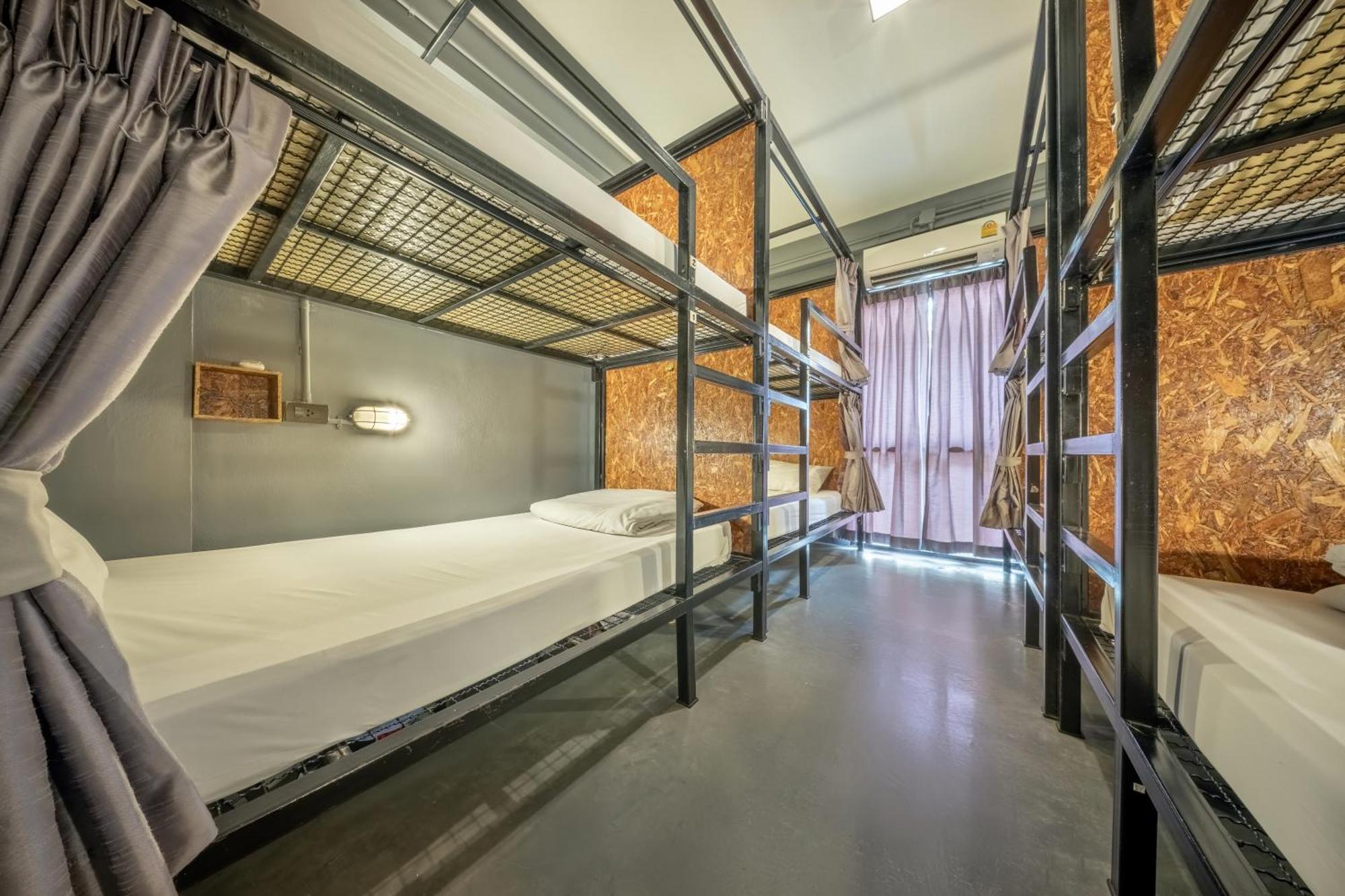 Ralph Bangkok Hostel Buitenkant foto