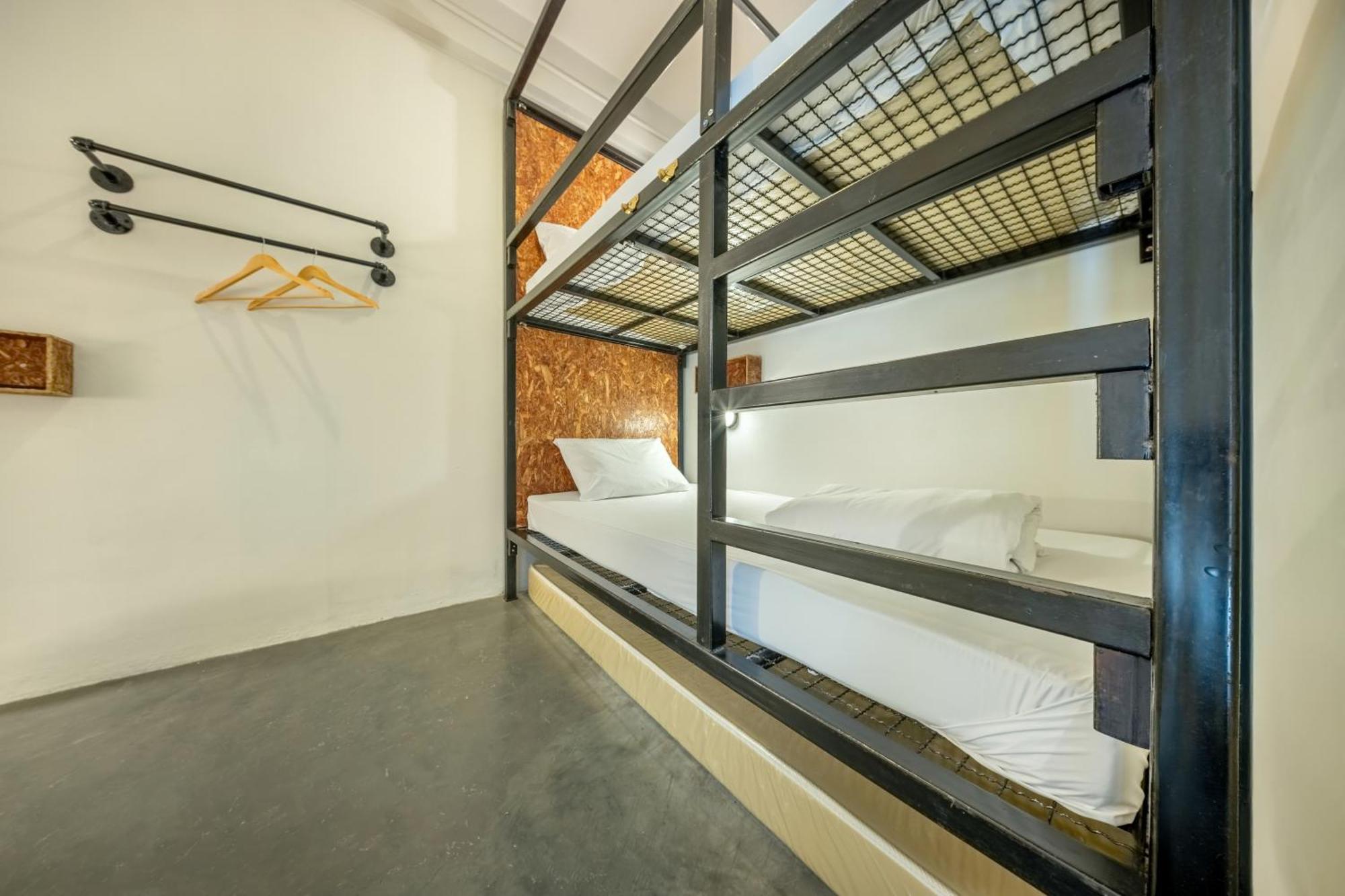 Ralph Bangkok Hostel Buitenkant foto