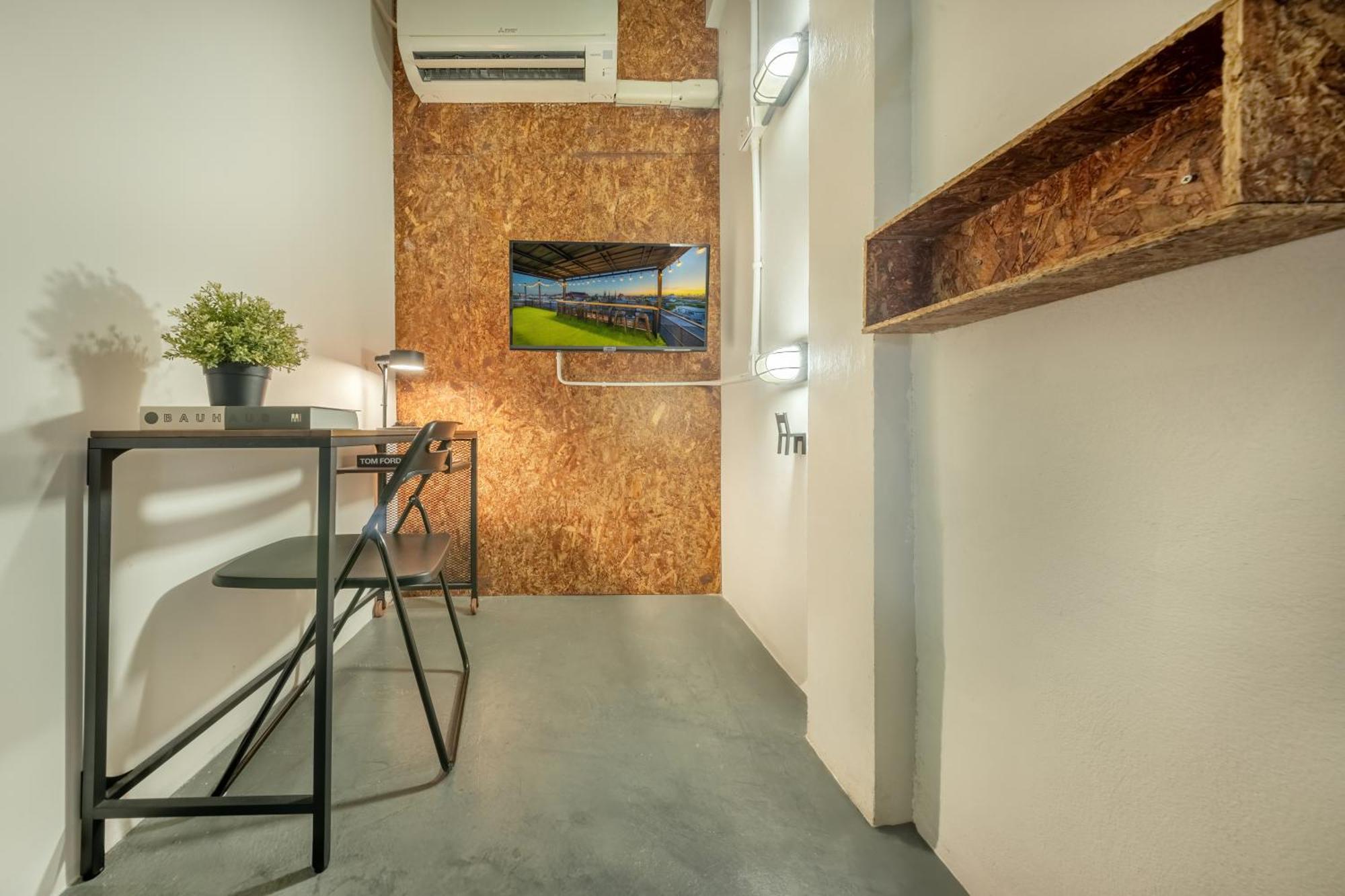 Ralph Bangkok Hostel Buitenkant foto